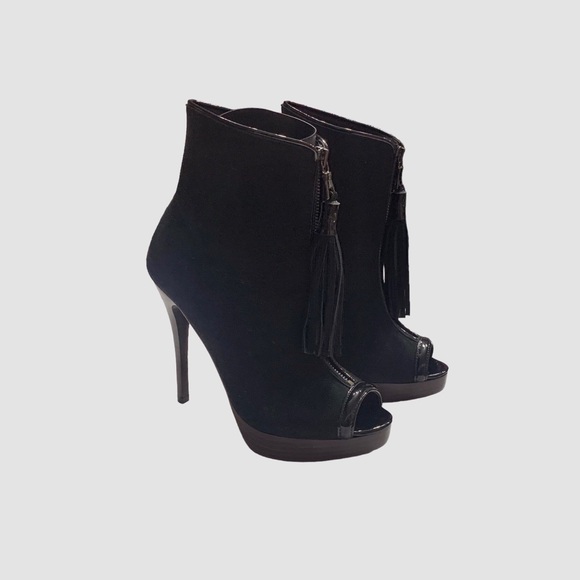 L’AGENCE BLACK SUEDE STILETTO ANKLE BOOT WITH FRONT ZIPPER CLOSURE AND TUSSLE - Picture 4 of 16
